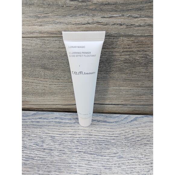 R.E.M. BEAUTYLunar Magic Blurring Primer Base
